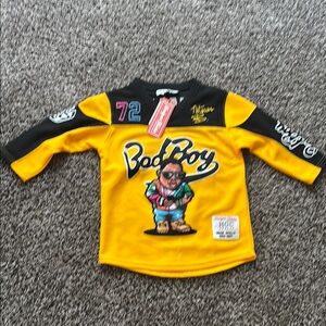 Yellow and Black Graphic Jersey with Bold Design
